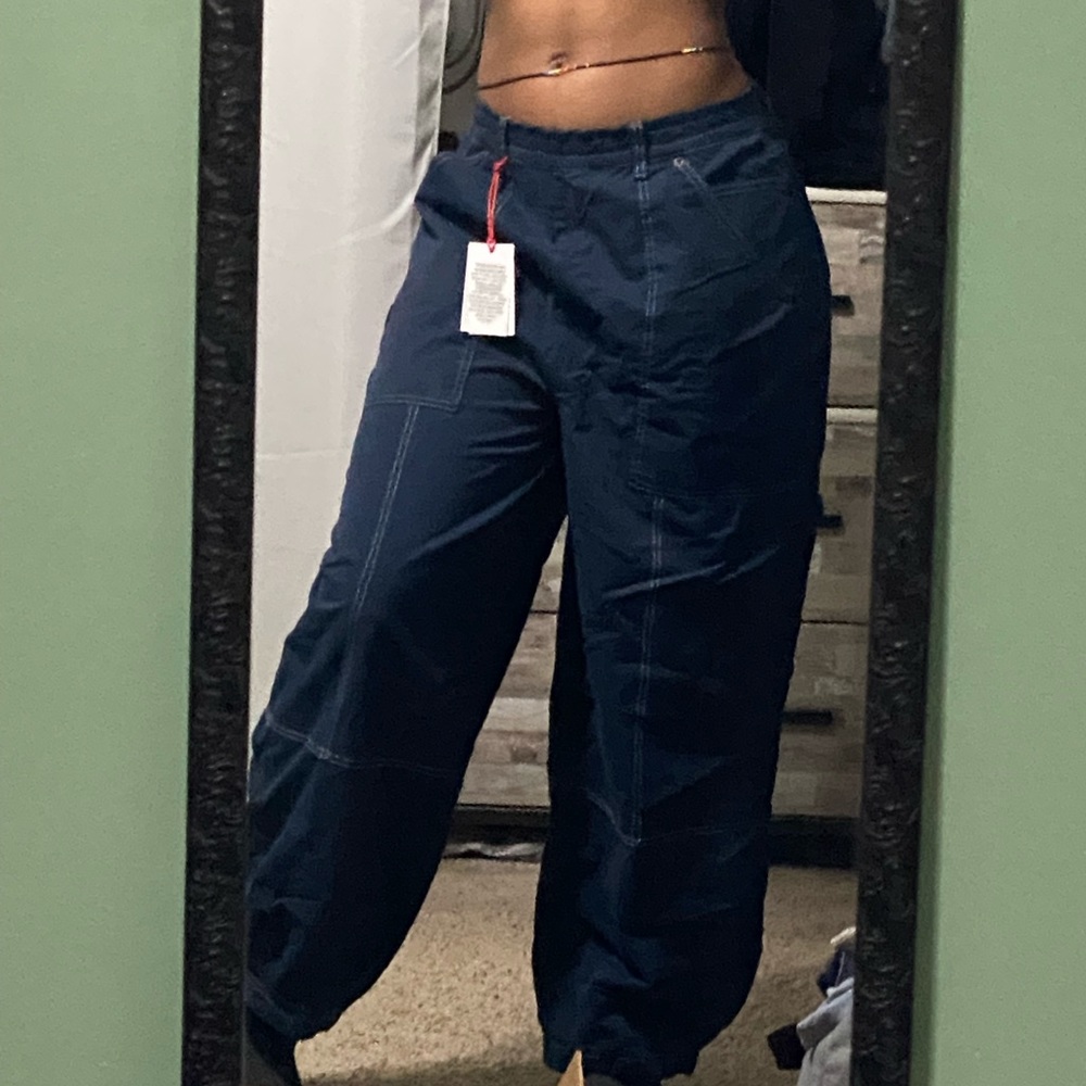 New with tags NWT Baggy Utility Pants
BDG URBAN OUTFITTERS - Picture 6 of 8